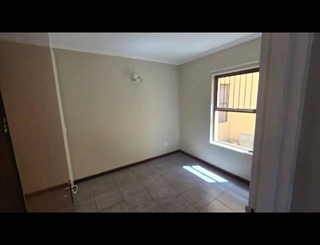 2 BEDROOM PROPERTY TO RENT IN GOODWOOD CENTRAL